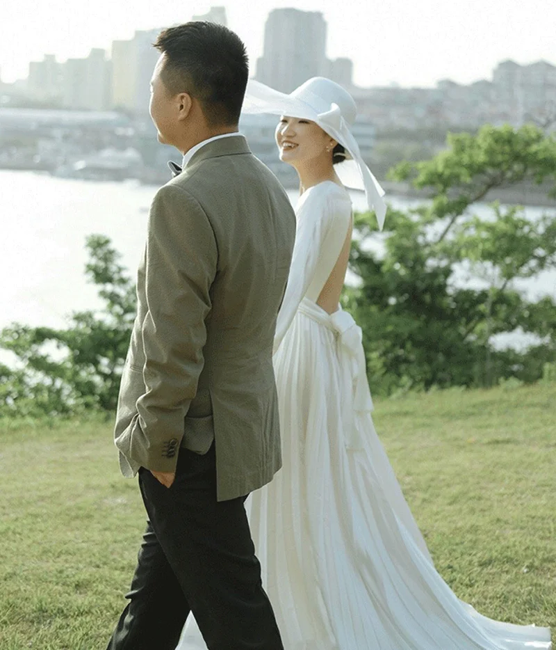 2022 Elegant Sweep Trein Franse Zijde Satijn Vintage Lange Mouwen V-hals A-lijn Backless ウエディングドレス Trouwjurk Jurk Bridal