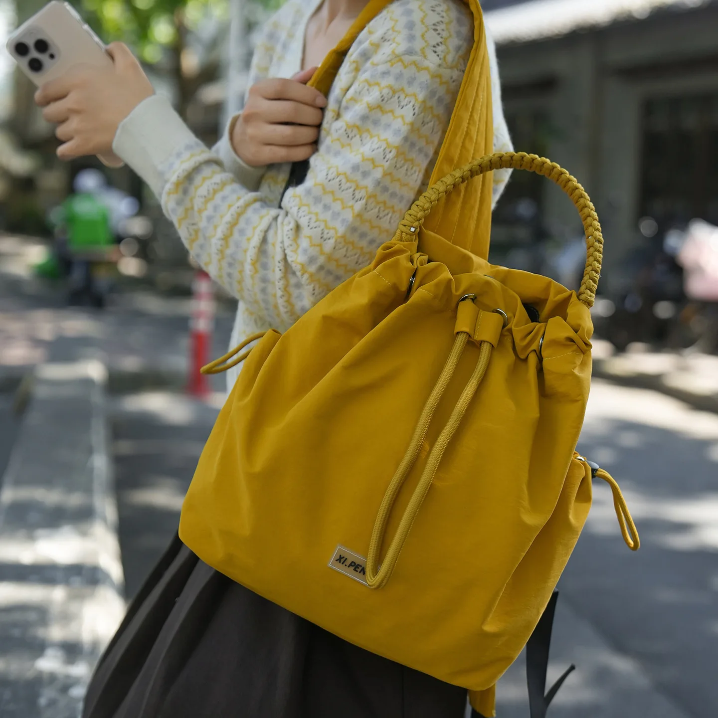 Travel Lightweight Nylon Backpack Women's Fashion New Simple Fashion Commuter Shoulder Bag Leisure Bucket Backpack