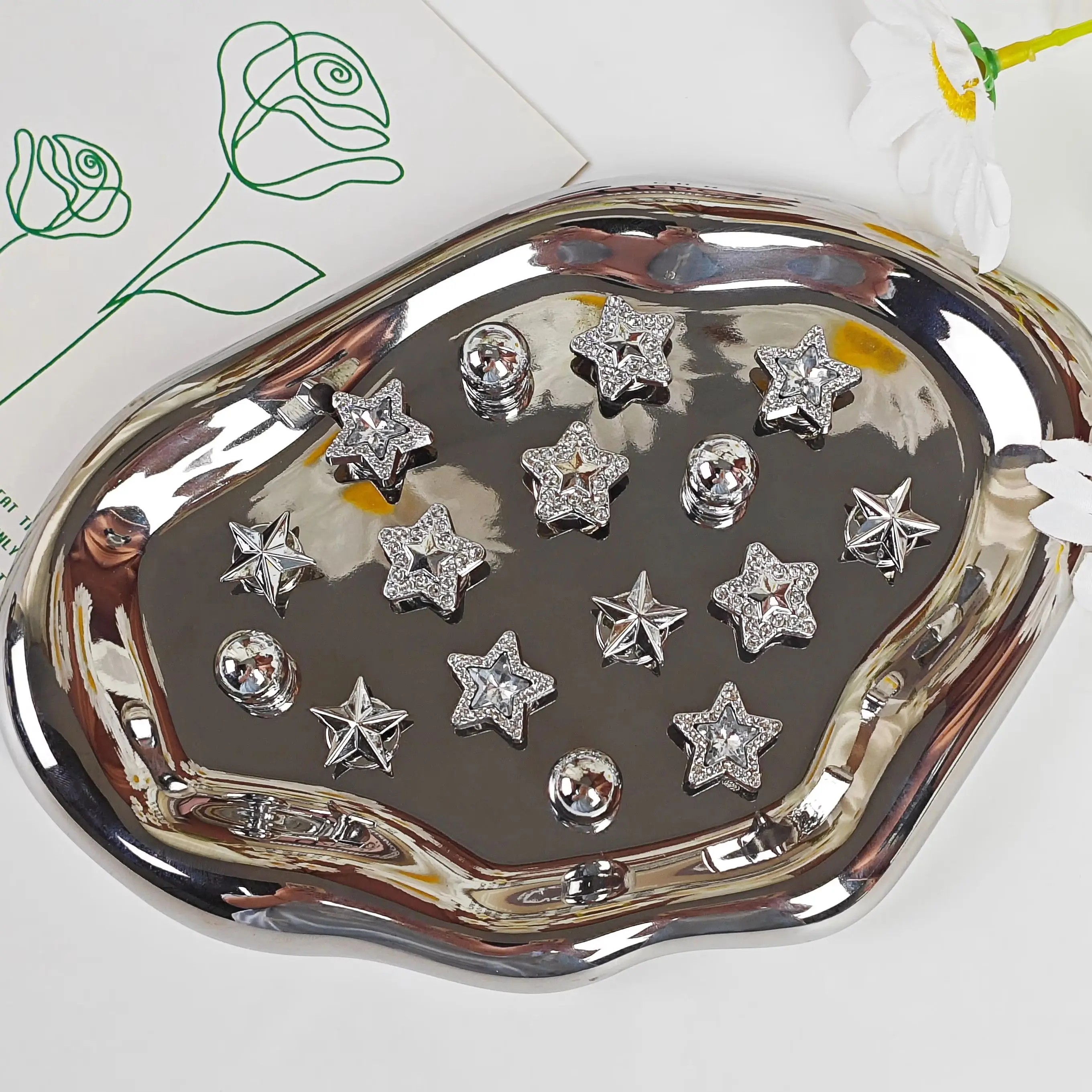 16Pcs Shoe Decoration DIY Charms, Shiny and Fashionable Versatile Five-Pointed Stars, Round Beads Personalized Slipper Decoration Clips, Suitable for Eva Beach Shoes, Sandals, Removable Shoe Decoration, Girls' Accessories, Holiday Gifts