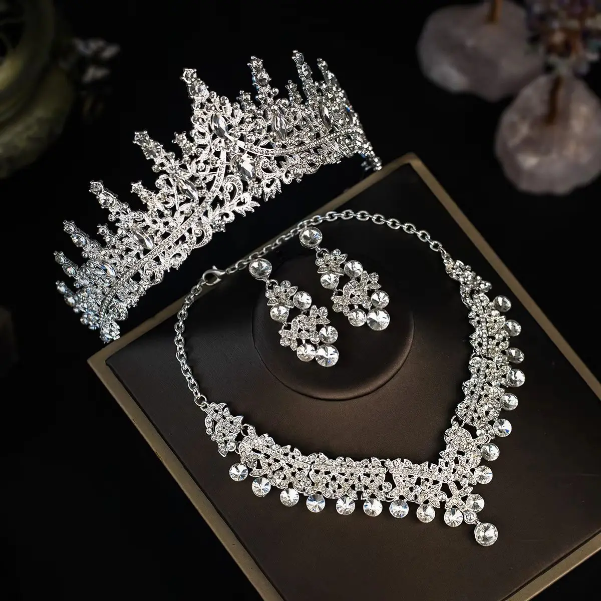 4pcs/Set Graceful and Charming Wedding Collection Tiara Necklaces and Earrings Adorned with Shiny Crystals for Wedding Prom