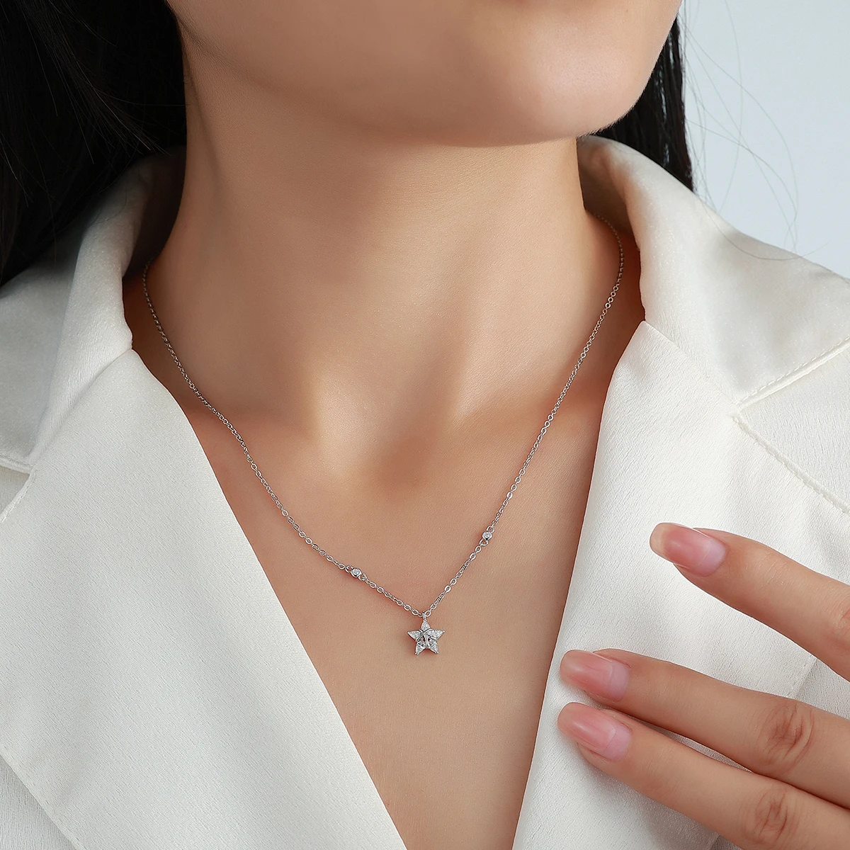 Classic Silver-plated 18K White Gold Pear-shaped Moissanite Five-pointed Star Necklace 0.75ct For Women Gift and Daily Wear