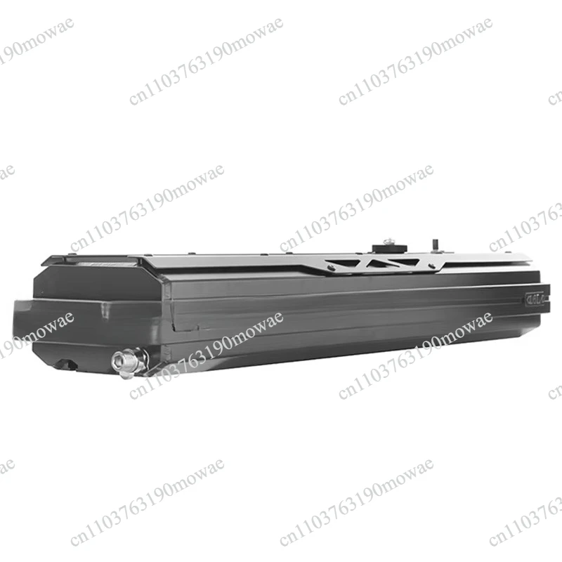 Lightweight portable roof water tank for outdoor travel and camping