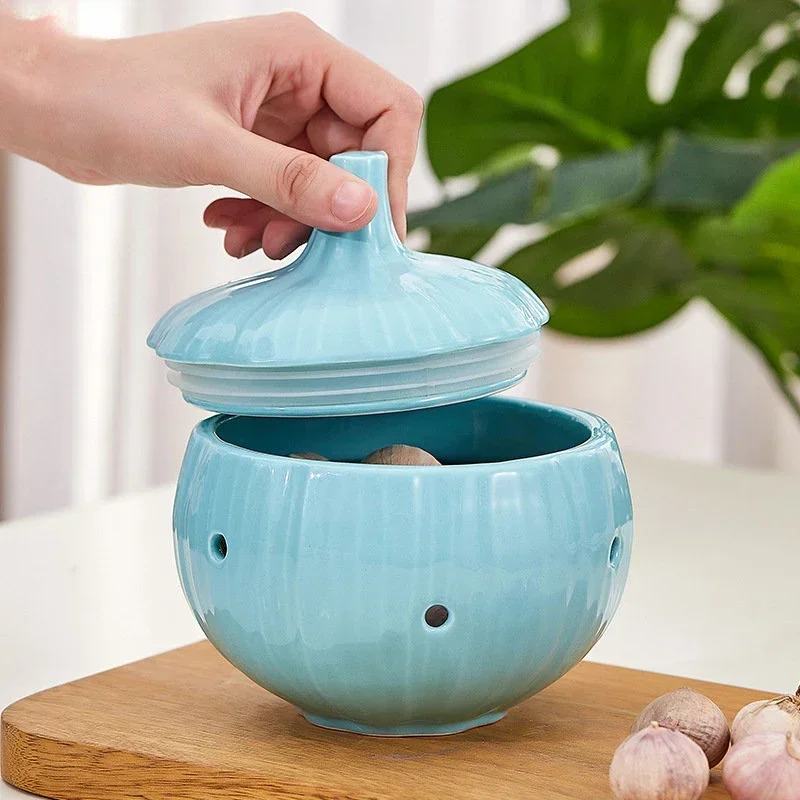 New Kitchen Storage Box Mildew Prevention Ginger Garlic Pot Storage Bottle Organizer Hollow Ceramic Pot Onion Shape Storage Tank