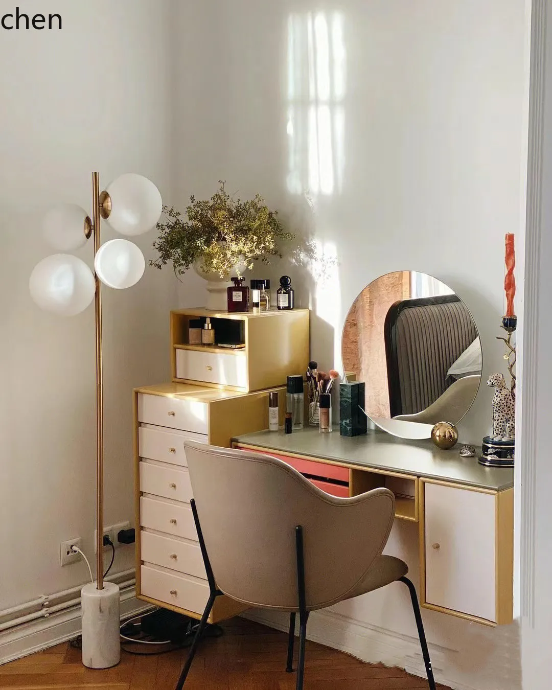 CZ Minimalist Suspended Small Apartment Multi-Drawer Bedroom Dresser Small Vanity Table
