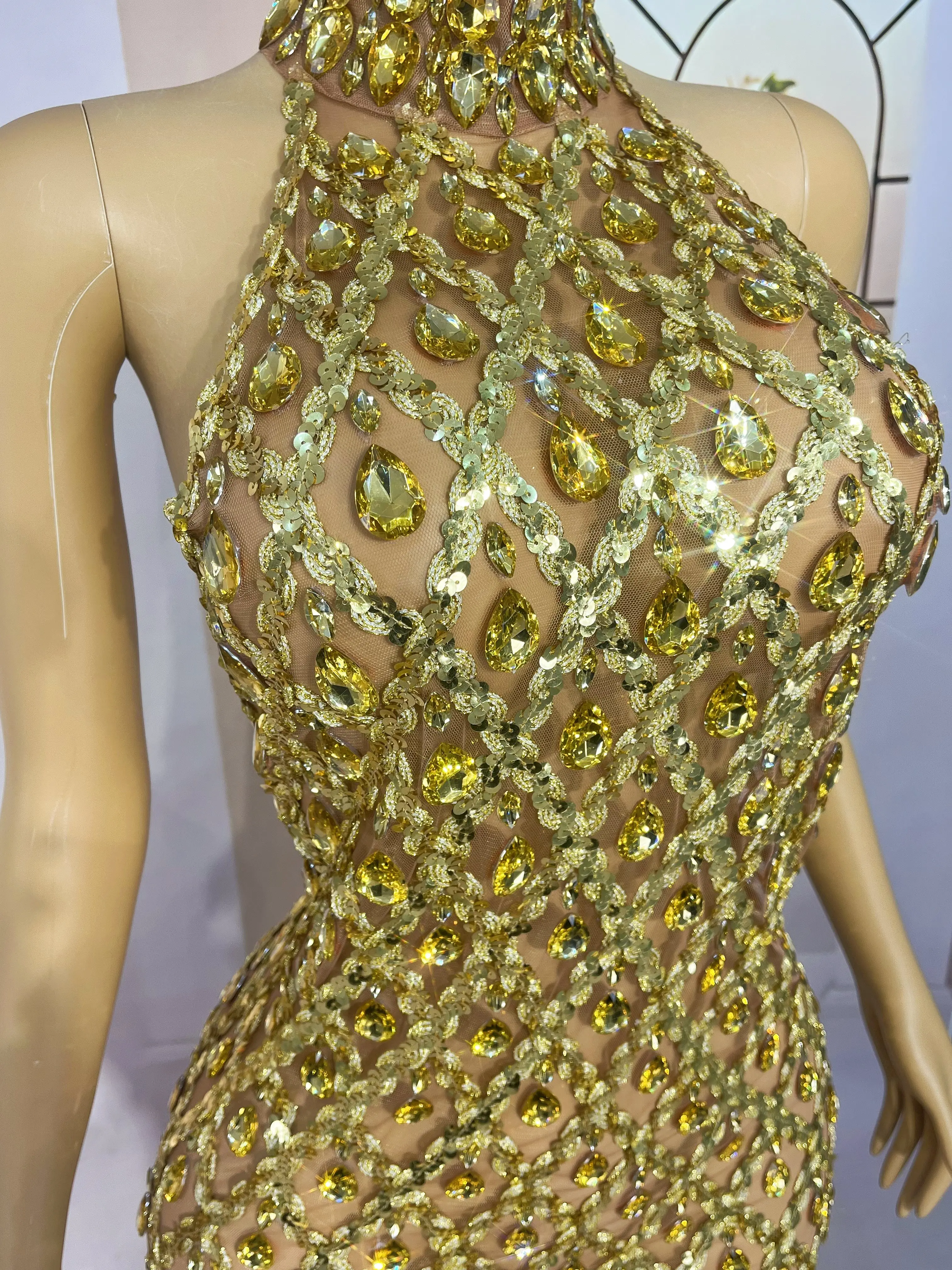 Hoogwaardige glanzende gouden strass verenjurk zoom sexy naakt mesh avondjurk rode loper modeshow jurk shaokao