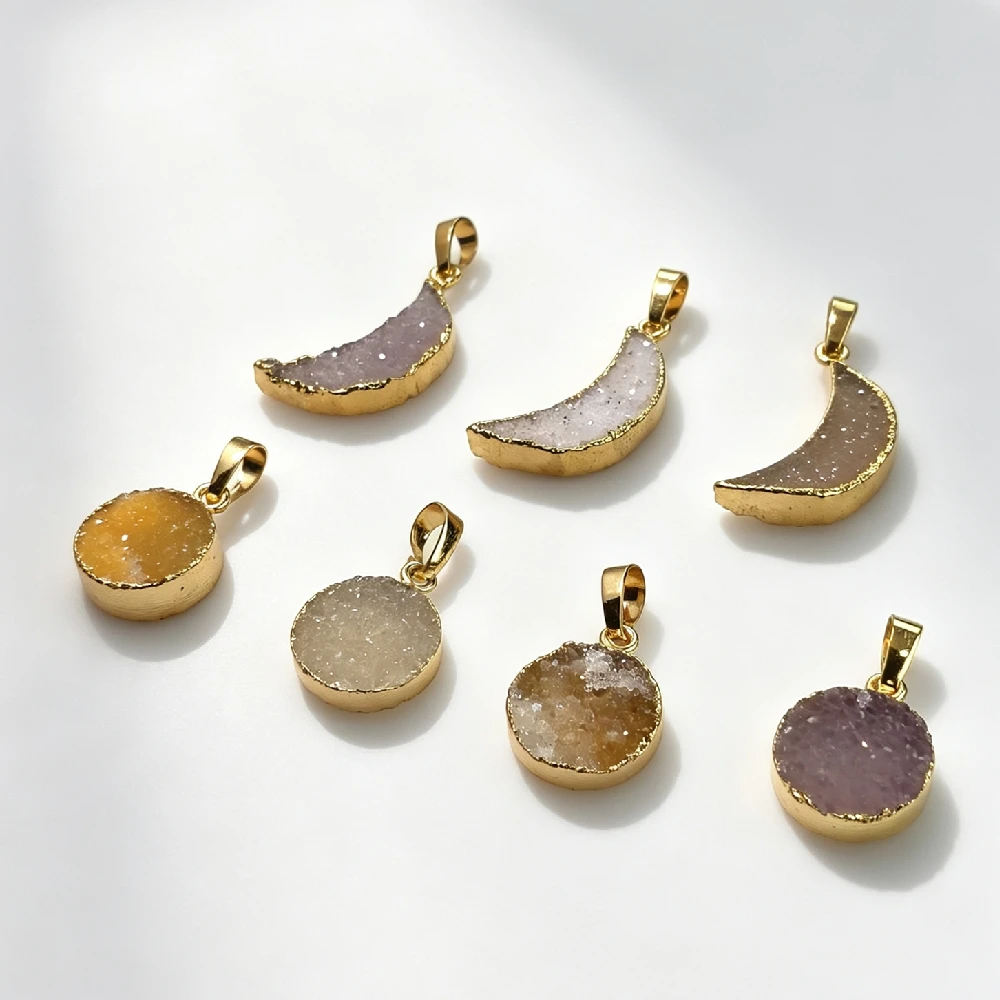 1PC Raw Druzy Mineral Moon & Circle Pendant Natural Crystal Cluster Bohemian Charm Ladies Neck Accessory Golden Plated P2D1093