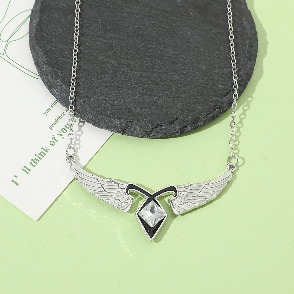 

Creative European American Film TV Angel Necklace Fashion Wing Pendant Jewelry Accessory for Friends