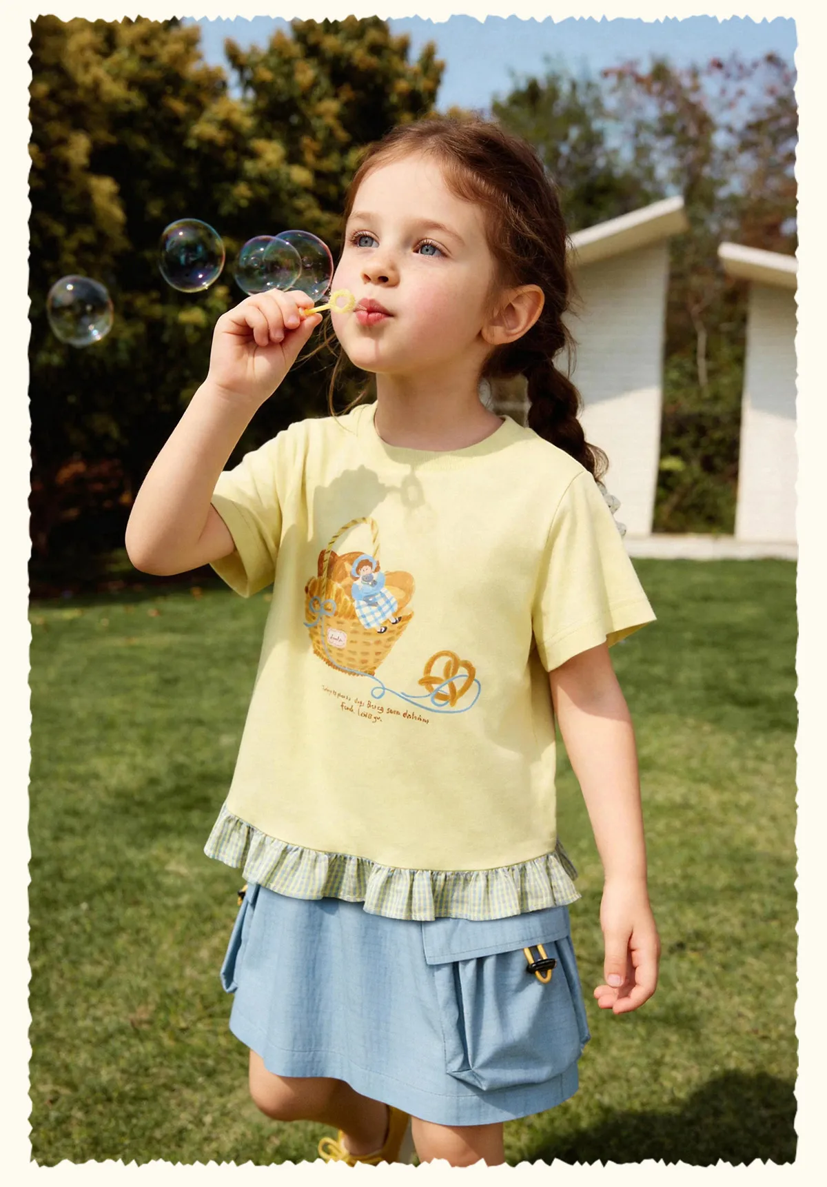 Amila 2026 Sommer-T-Shirt für Mädchen im neuen Stil mit kindlichen Illustrationen, kariertem Muster, Rüschensaum und coolen kurzen Ärmeln – Detail 13