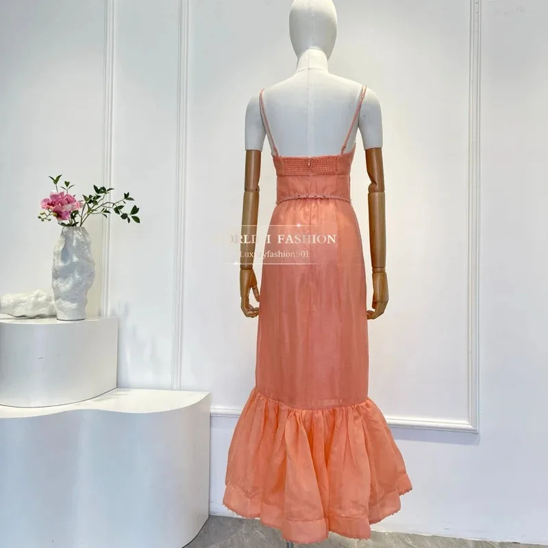 Autunno nuove donne in stile casual che indossano un abito longuette a sirena senza maniche con perline rosa 2025