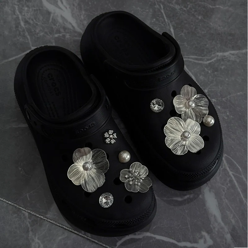 Luxury Shoe Charm Set Silver Crystal Flowers Shoe Additions Cute Diy Pearls Heart Removable Shoe Accessories Suitable for Clogs