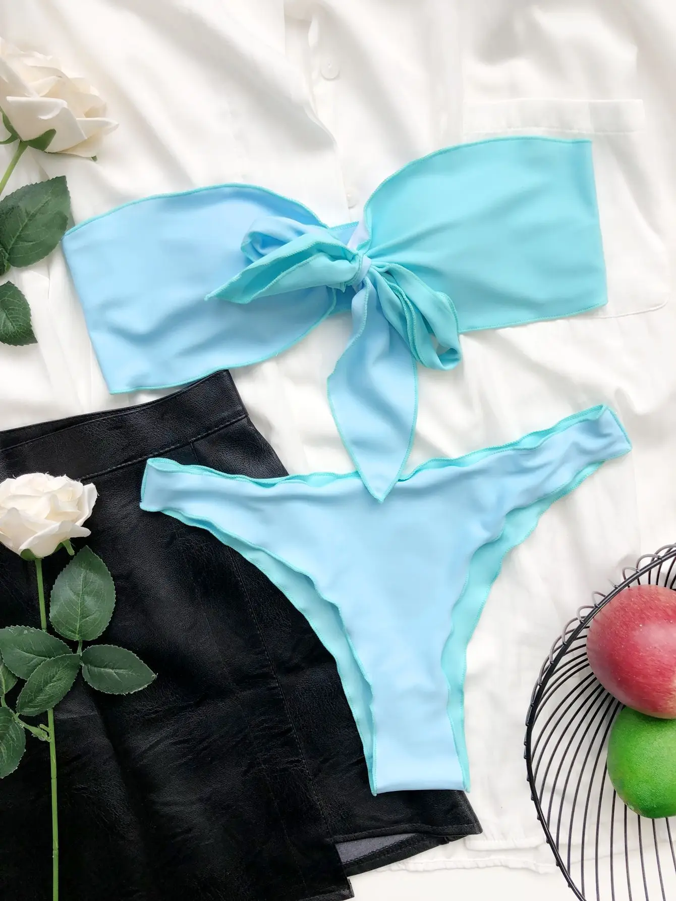 

Сексуальный милый купальник контрастного цвета с завязками на груди, купальник