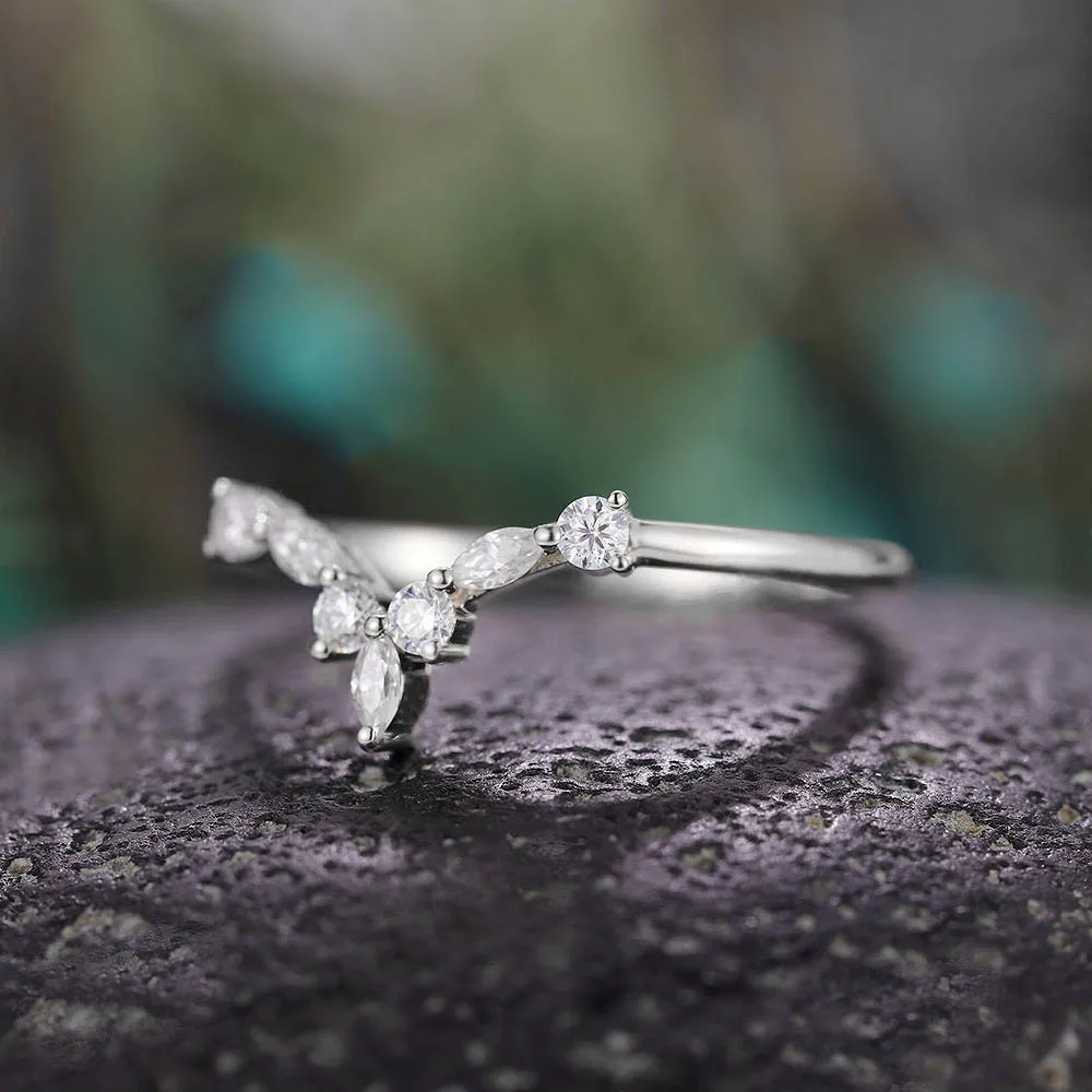 Huitan Neuankömmling Brautringe für Hochzeitszeremonie, Party, ausgefallener V-Design-Ring mit schillerndem CZ-Stein, hochwertiger Damenschmuck – Detail 6