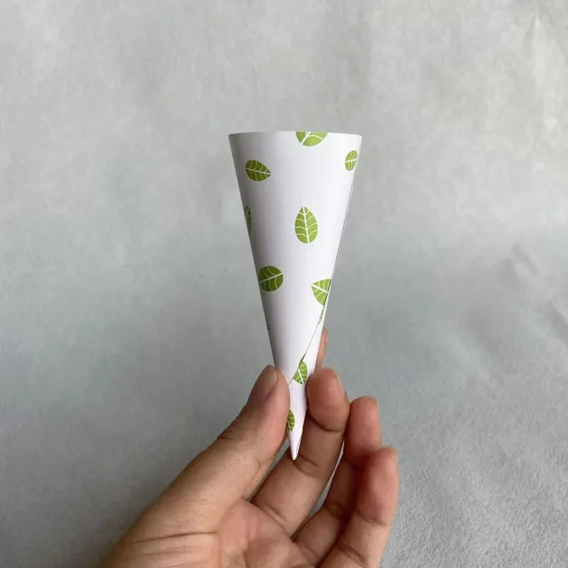 1000pcs Ice Cream Cone Holder Green Tea Leaf Waffle Cup Paper Sleeve Street Food DIY Homemade Dessert for Birthday Party