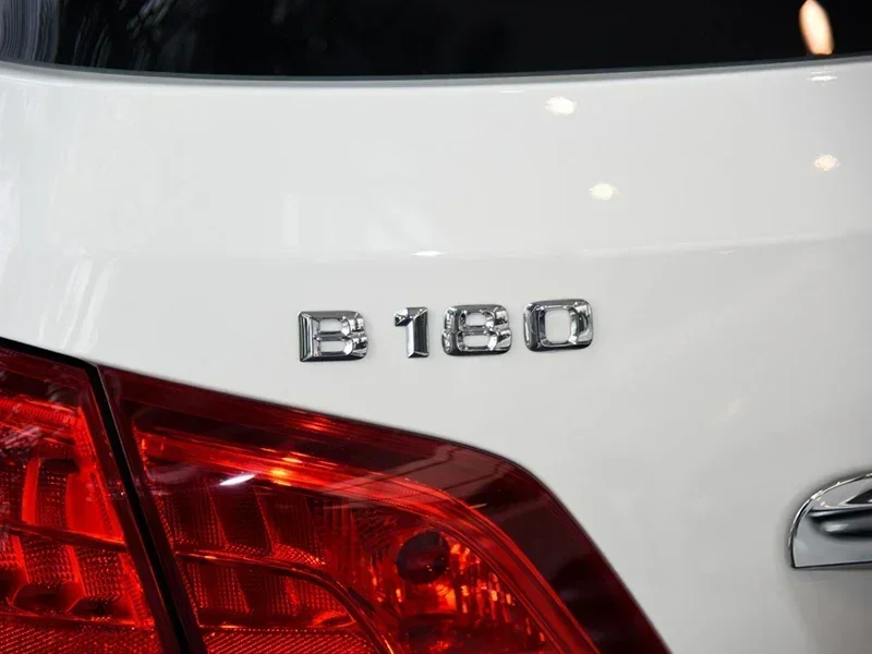 لمرسيدس بنز B180 لاصق الشعار CDI 4 Matic 4matic ثلاثية الأبعاد ABS كروم لامع أسود سيارة جذع رسائل ملصقات شعار الملحقات