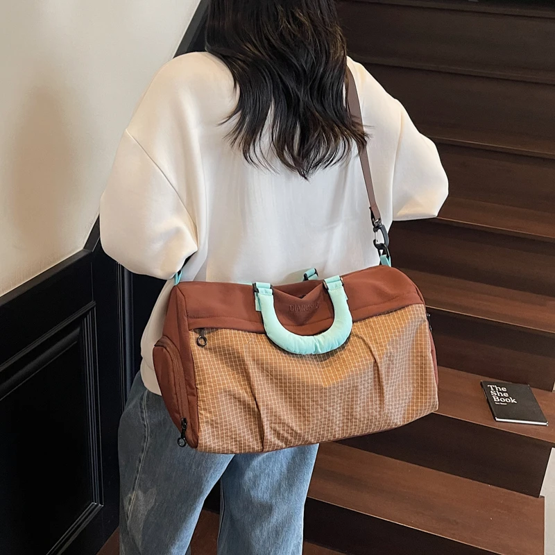 Large Capacity Sense of Luxury Travel Bags 2025 New Causal Personality Color Matching Retro Super Cool Crossbody Bags for Women