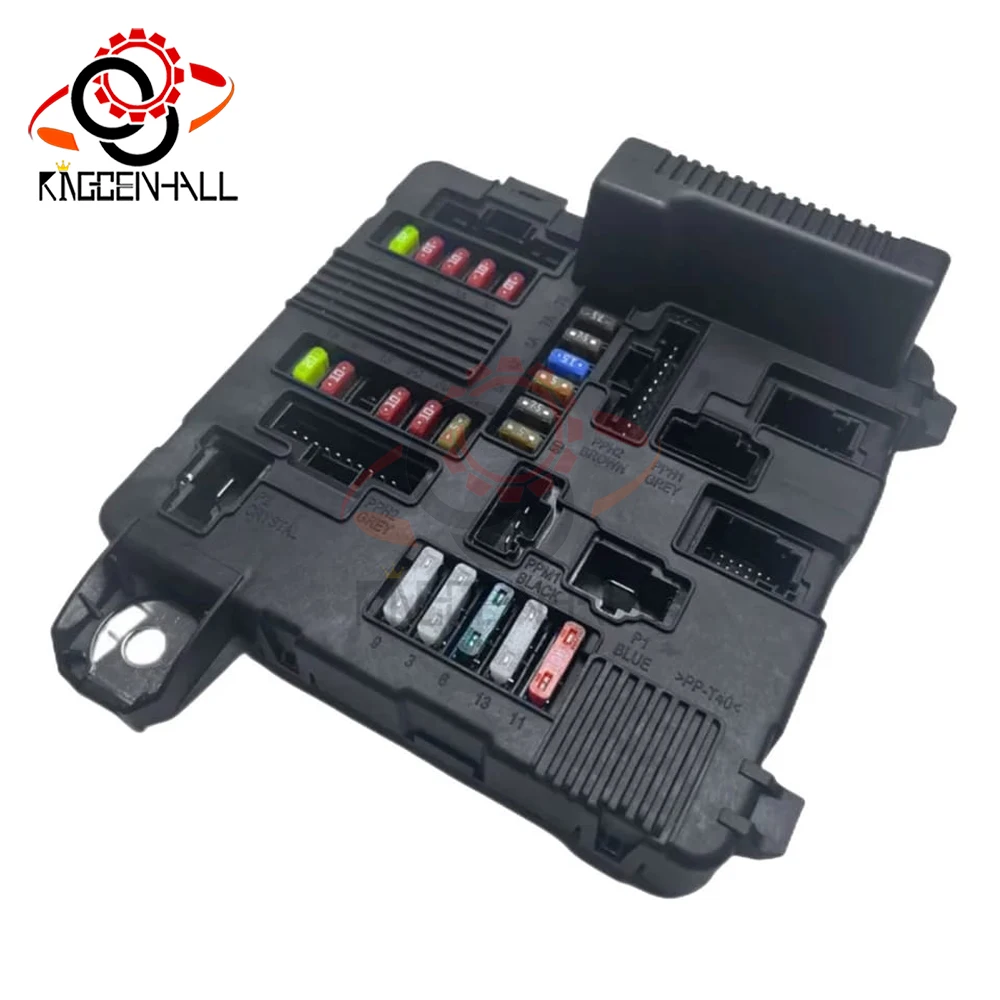 8200306033 Engine Fuse Box For Renault Megane II Scenic Auto Parts 8200306032 5118399300 8200262385