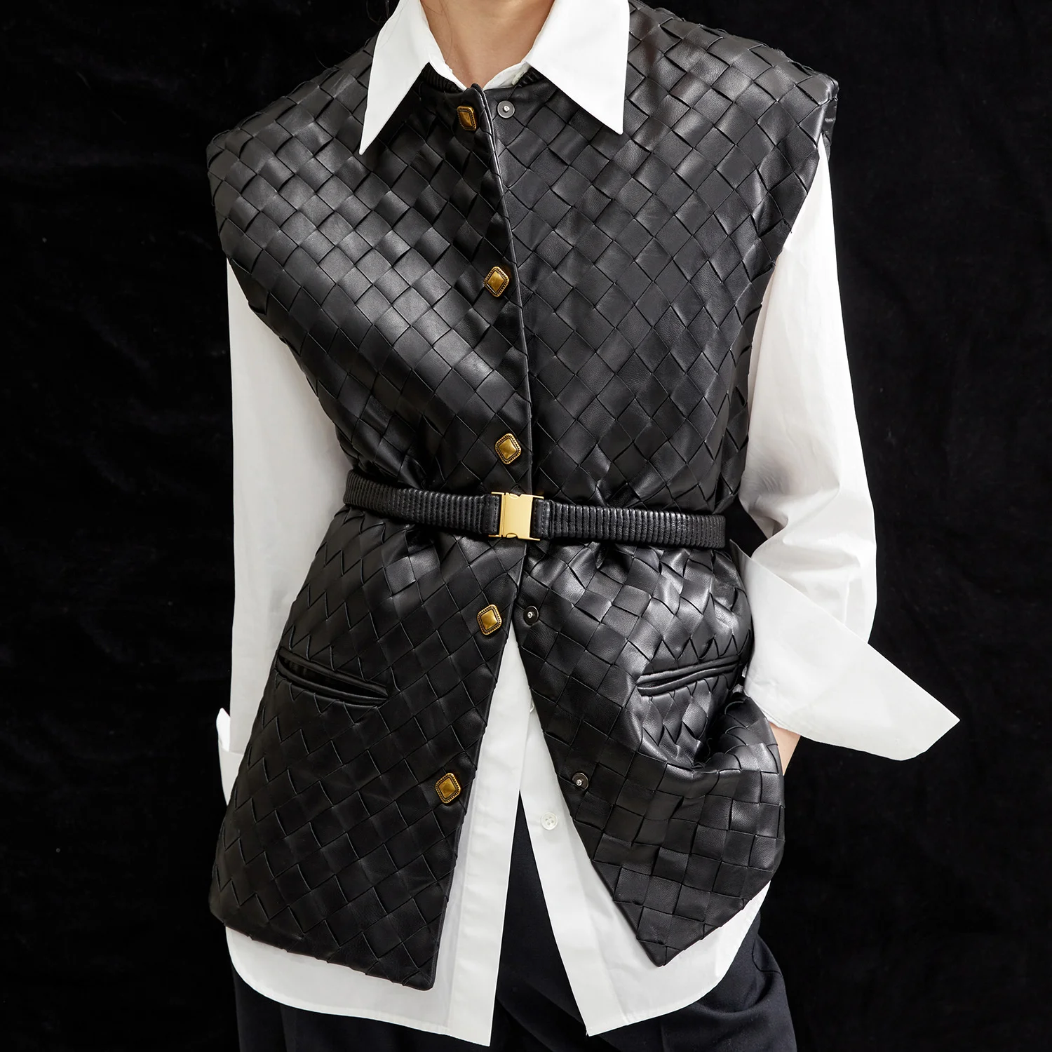 

Leather vest autumn and winter new commuter style knitting process design sense belt thin sheep skin vest