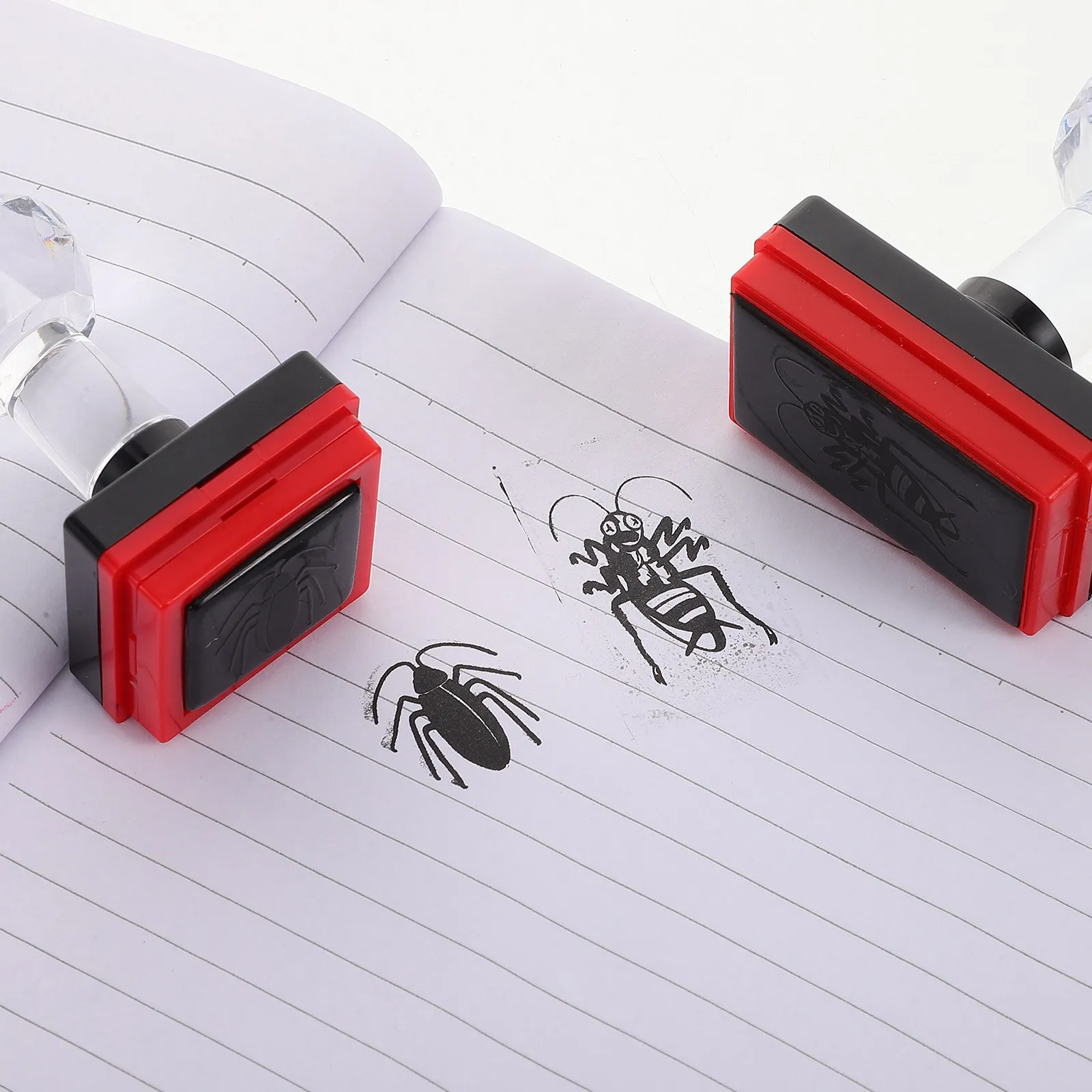 

Набор из 2 штампов с реалистичными насекомыми, самозаправляющиеся, для офисных розыгрышей, декора ко Дню дураков, штампы для розыгрышей и карнавалов