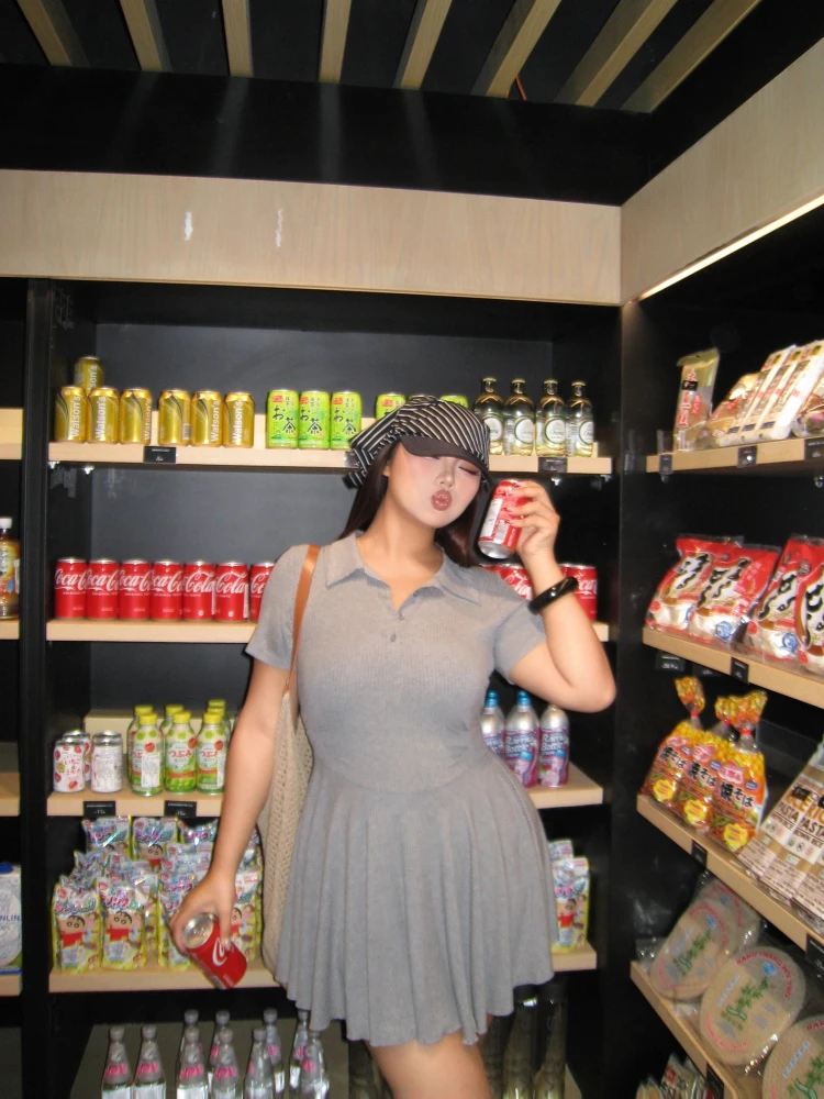 Camicia estiva da donna di grandi dimensioni con scollo a POLO nero Abito corto a vita alta A-line Moda che riduce l'età Abiti versatili che riducono l'età