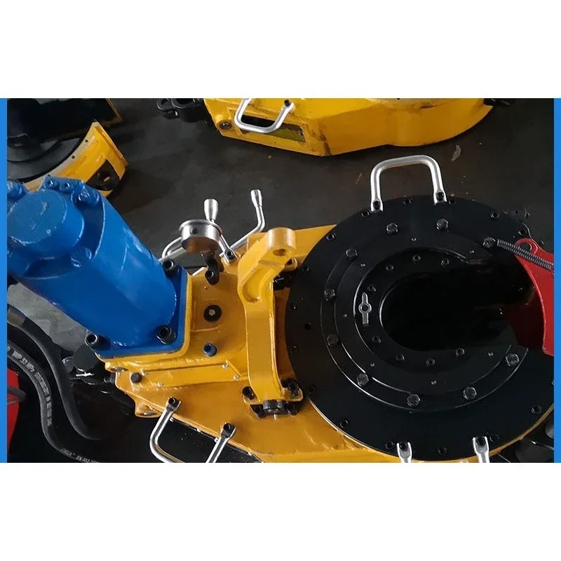 Hydraulic power pliers, common tools for loading and unloading workover threads, hydraulic power pliers