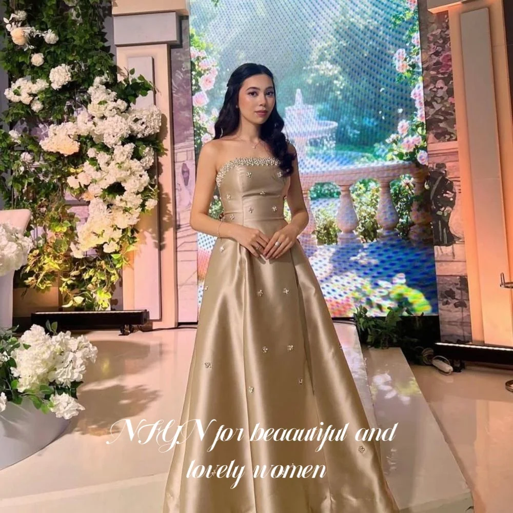 

NFYN Gold Special Occasion Dress with Pleats A-Line Satin Prom Dresses Strapless Crystals Sleeveless Evening Dress Customized