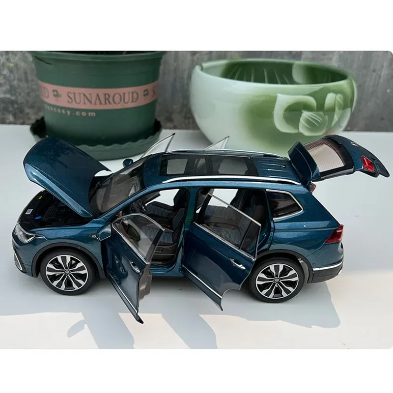 1:18 TIGUAN L 2022 SUV Simulation Alloy Car Model Diecast Toy Ornaments Souvenir Collectible Toys