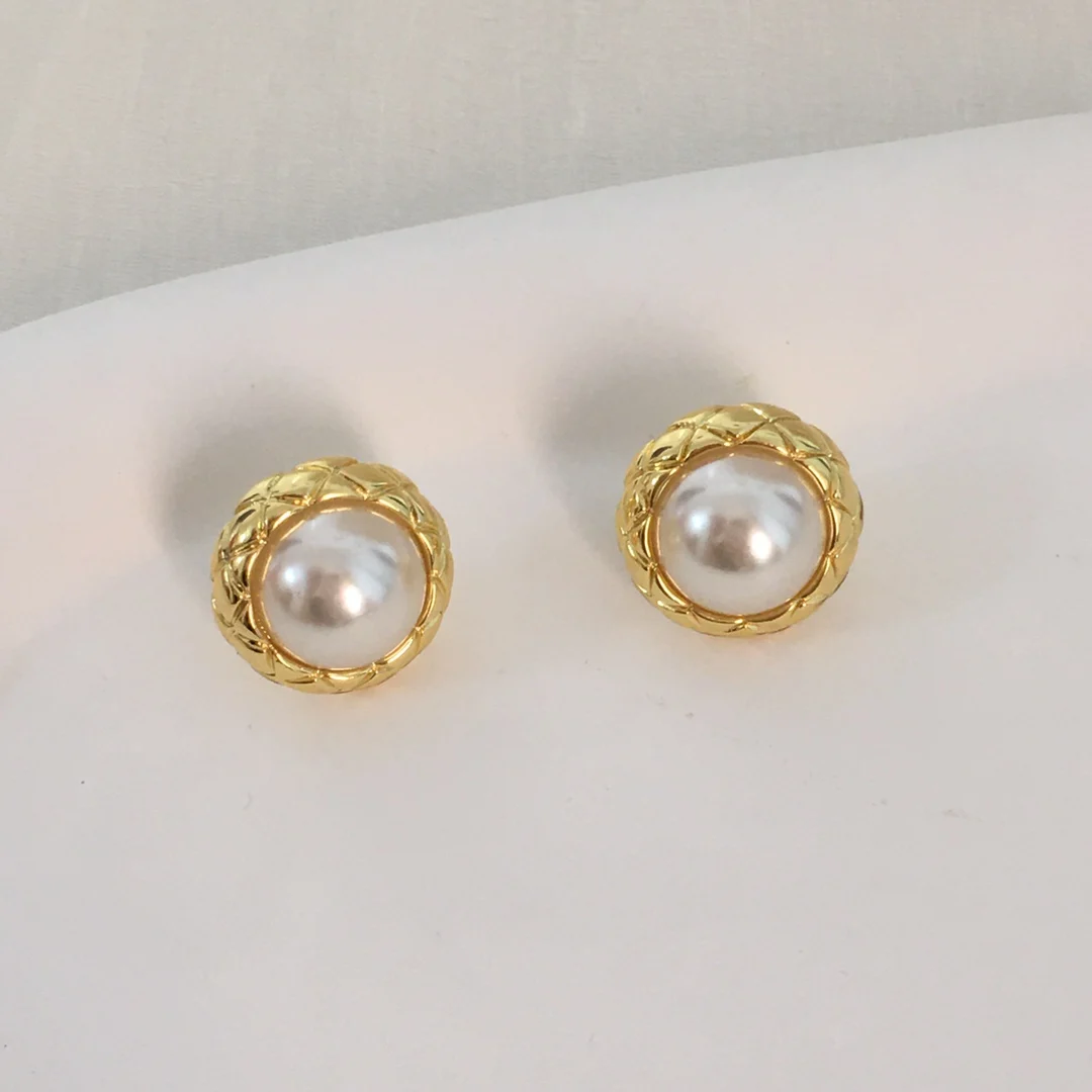 

24 new checked pearl stud earrings for women senior sense temperament OL wind set diamond round earrings