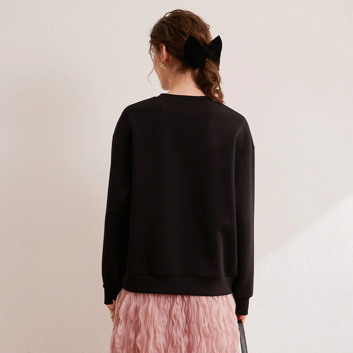 LOUIS YAO 2025 Three-dimensional Embroidery Combined with Handmade Knot Decoration Round Neck Long Sleeved Women's Hoodie