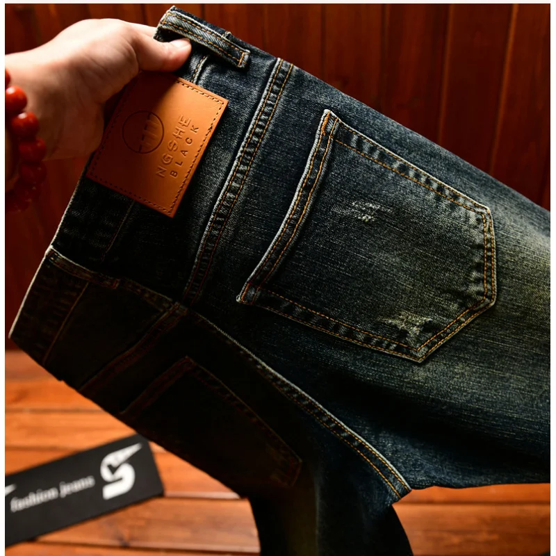 

Высококачественные модные рваные джинсы для мужчин осенью 2025, ностальгическая мужская одежда, мода на резинке в стиле ретро, облегающий крой, брюки на маленьких штанинах.