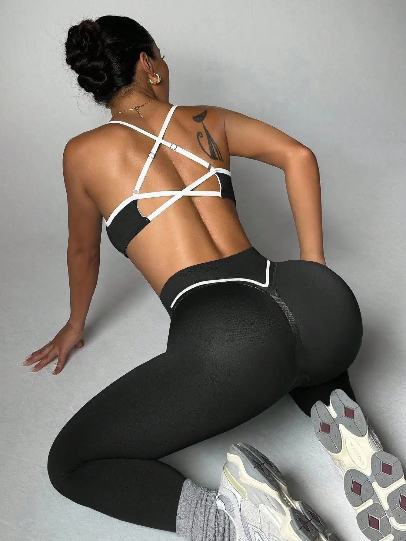 

Cross-border New Arrival European and American Sexy Backless Sports Bra Thong High-waisted Colorblock Outdoor Yoga Leggings Wome
