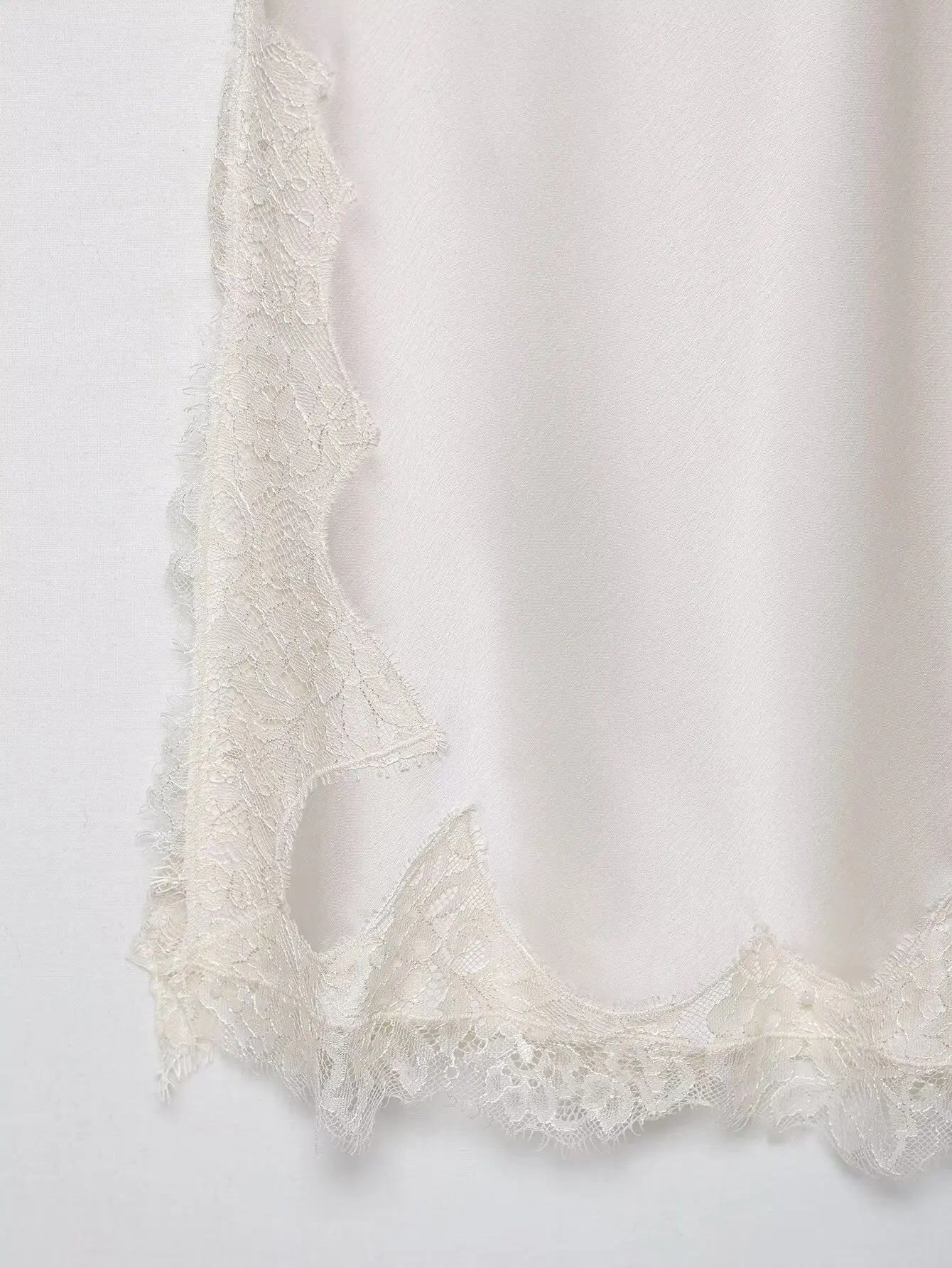 فستان نسائي جديد لخريف 2025 من الساتان مثير بدون حمالات فستان قصير بدون حمالات للنساء بدون أكمام وظهر مثير للحفلات