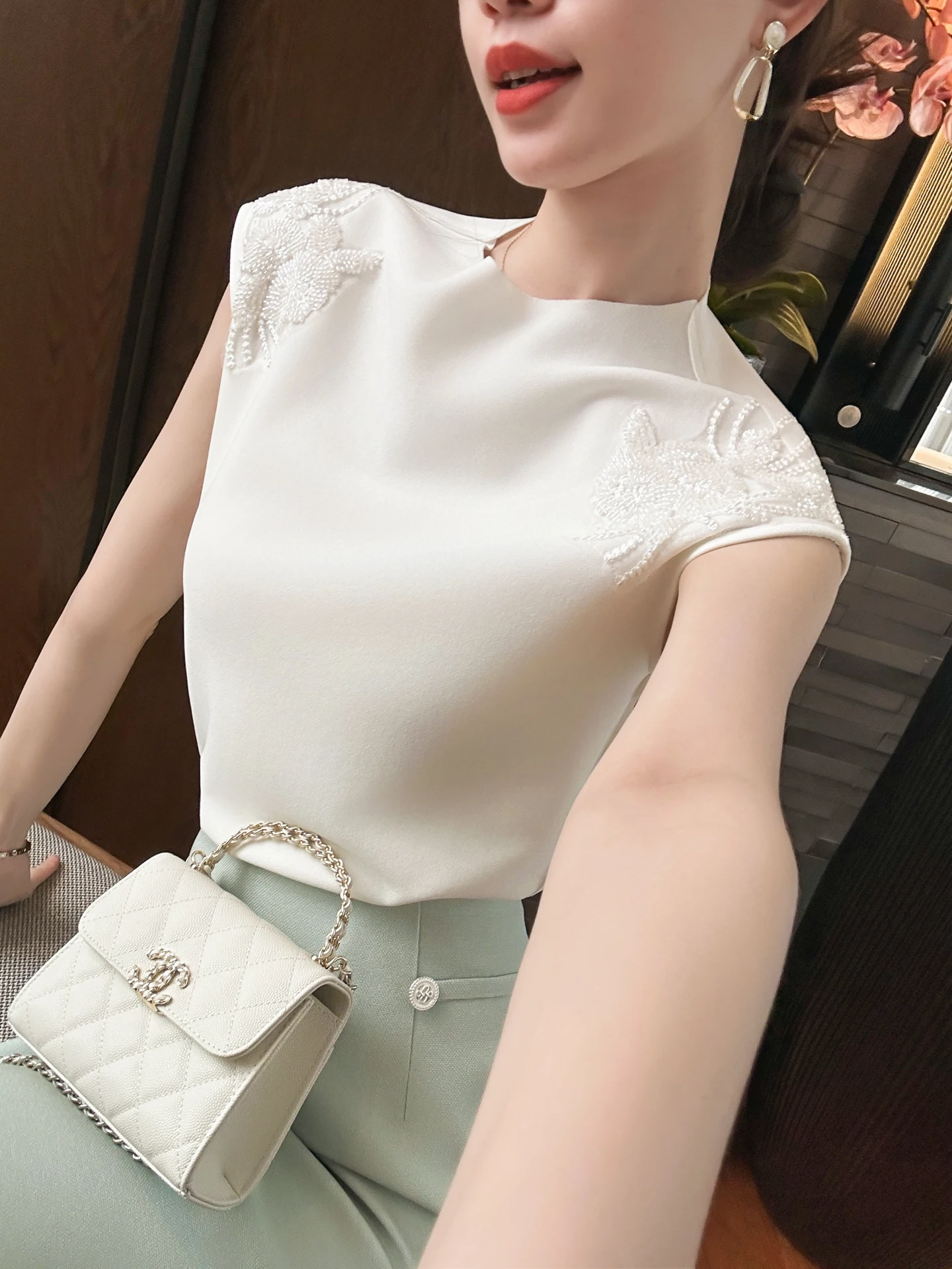 

Белая женская футболка для работы и повседневной носки, роскошная, очень красивая, летняя, с коротким рукавом, круглым вырезом