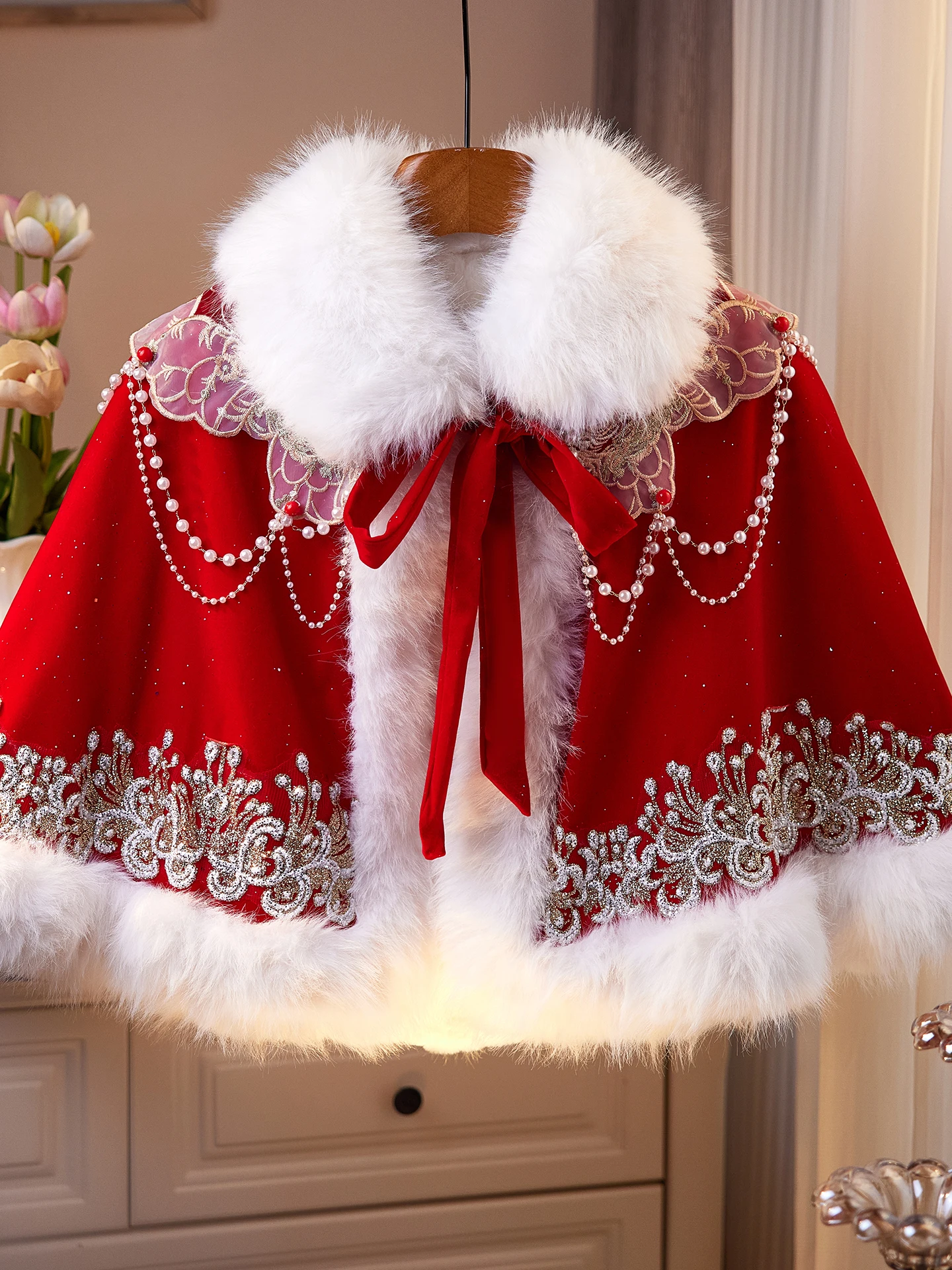 scialle-in-pelliccia-sintetica-rossa-modello-corto-ideale-per-l’autunno-e-l’inverno-caldo-perfetto-come-accessorio-per-un-abito-da-sposa-da-indossare-sopra-un-completo-hanfu-in-tinta-unita-da-donna