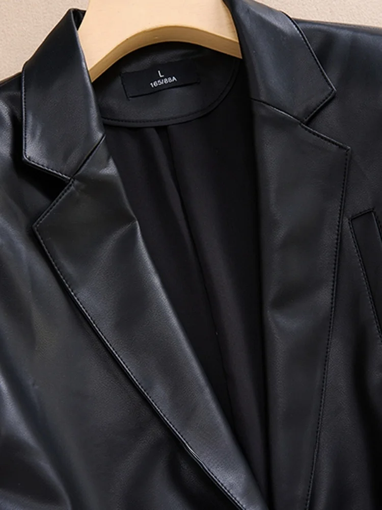Modna kurtka damska z krótkim rękawem ze skóry PU, wiatroodporna, wodoodporna, w dużych rozmiarach, codzienna, zapinana na guziki, z detalami z materiału.