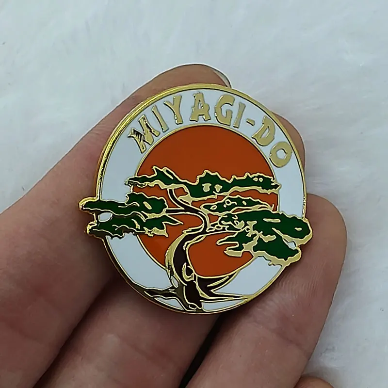 الكاراتيه كوبرا كاي ثعبان المينا دبابيس أنيمي ثعبان شارة التلبيب لحقائب الظهر اكسسوارات ل مجوهرات الأزياء دبابيس المشجعين الهدايا #5