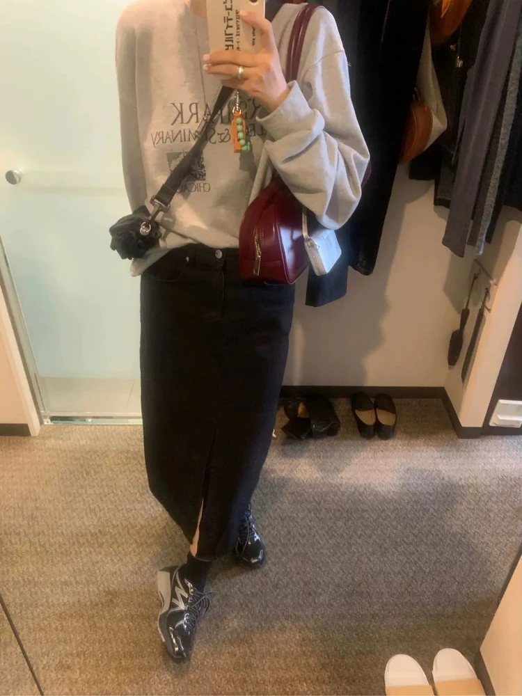 تنورة عالية الخصر للتخسيس متوسطة الطول من قماش الدنيم مع فتحة متعددة الاستخدامات على شكل حرف H تنورة كلاسيكية من الجلد القطني