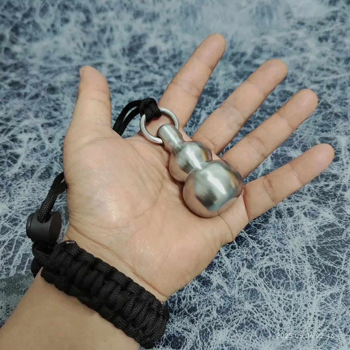 Gourd Bracelet Stainless Steel Emergency Survival Tool Window Broken Self-defense Personal Security Protection Suppiler