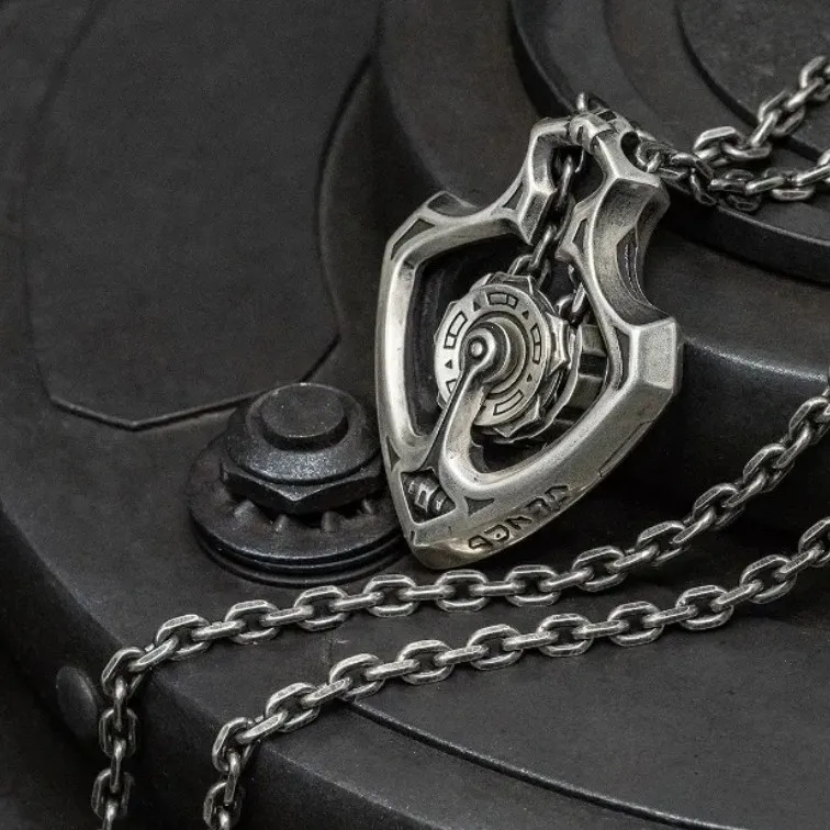

Mechanically Rotatable Gear Shuttle Pendant Necklace Domineering Personality High Sense Pendant Retro Punk Necklace