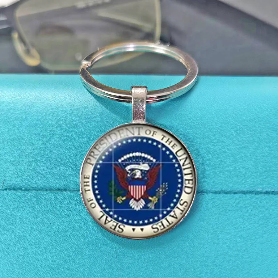 Stained Glass Style Patriotic Eagle Glass Key Chain, Stars And Stripes Emblem Pattern Cabochon Key Holder Proud Gift