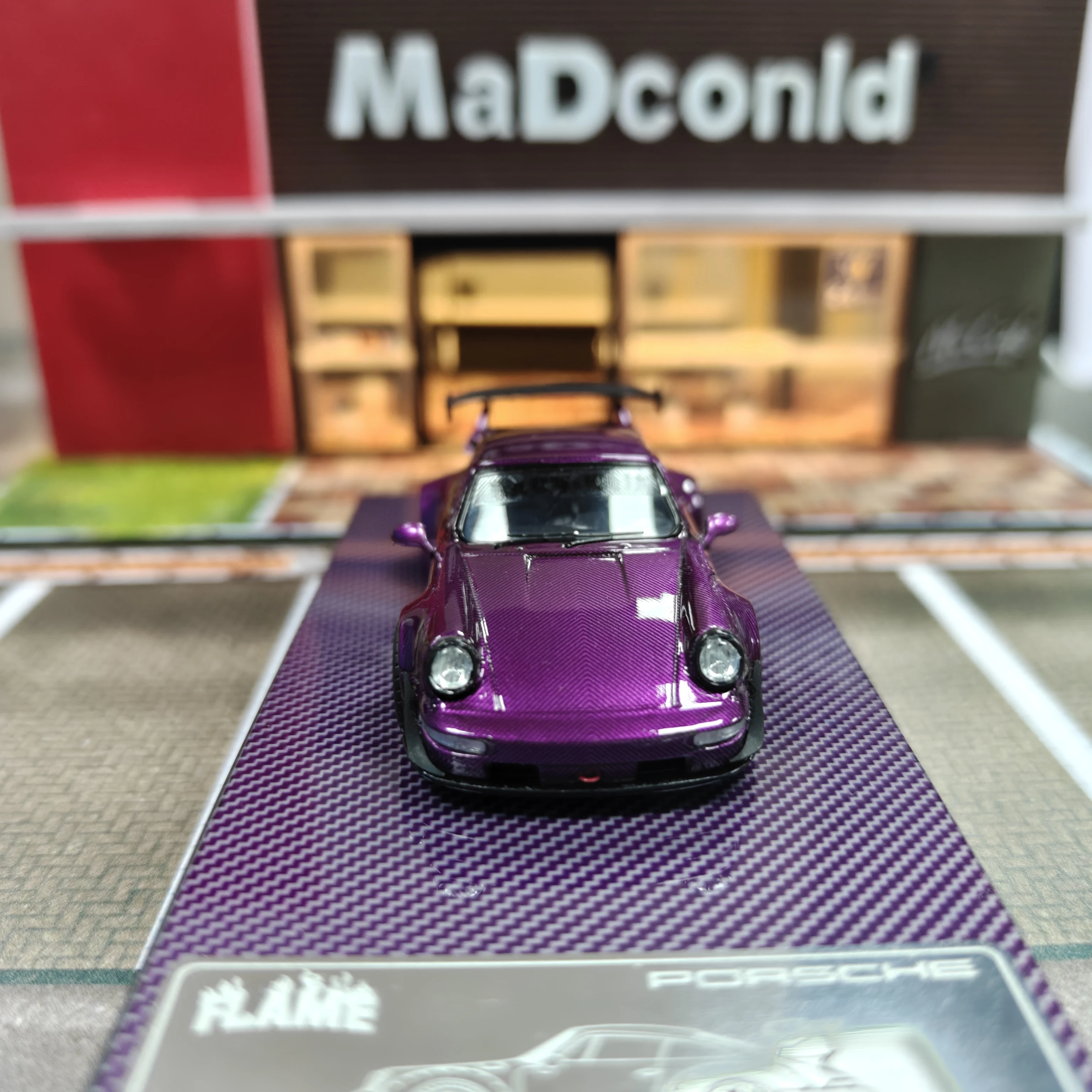 รถโมเดลเหล็กหล่อ Flame 1:64 RWB 993 รุ่น Wide-body Modified สีม่วง