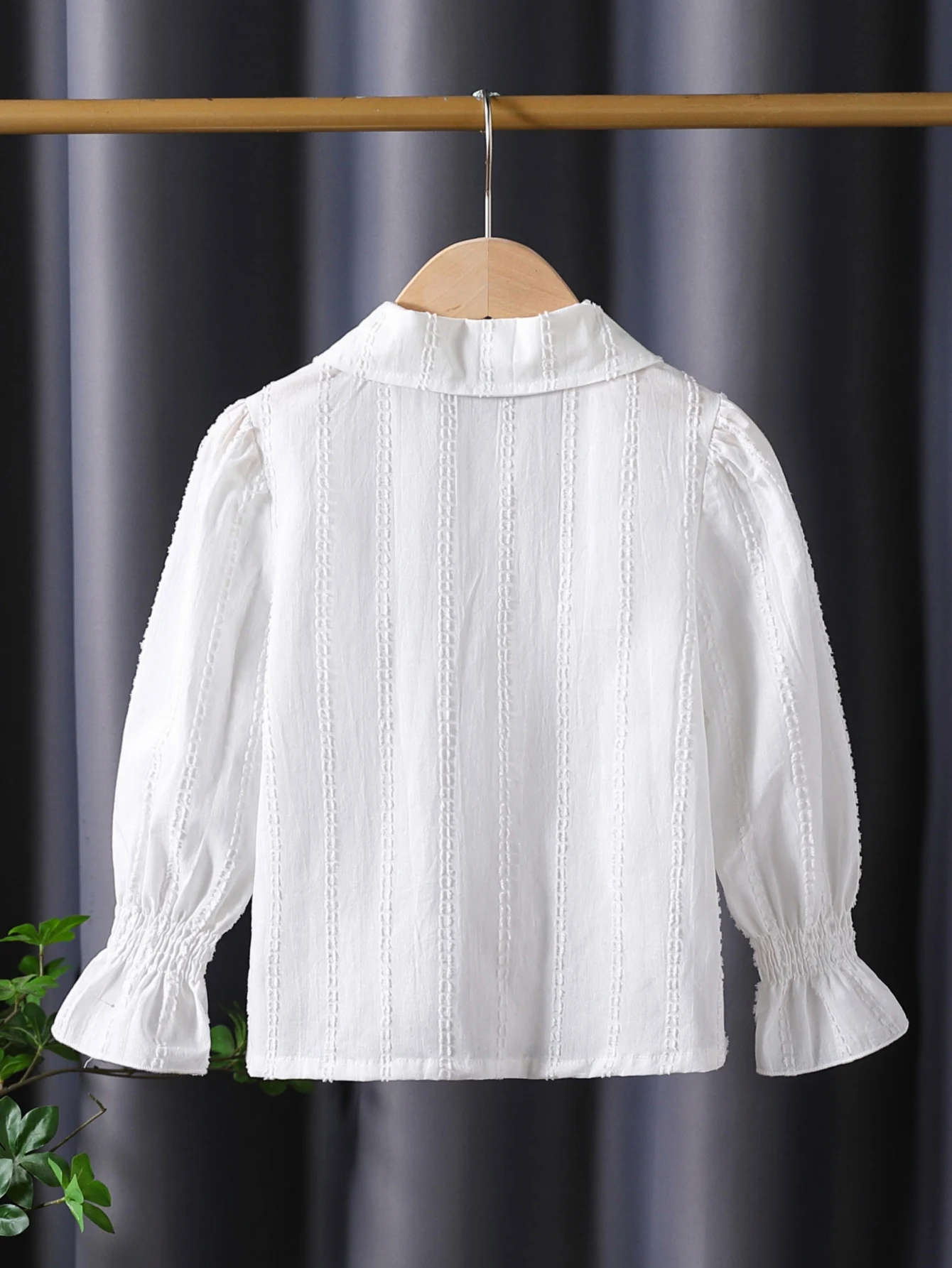 Girls' Spring and Autumn New Shirt with Lace Trim on the Chest, Small Lapel Cardigan, Solid Color Long-Sleeve, Versatile School Style Clothing for Little Girls in Spring and Autumn