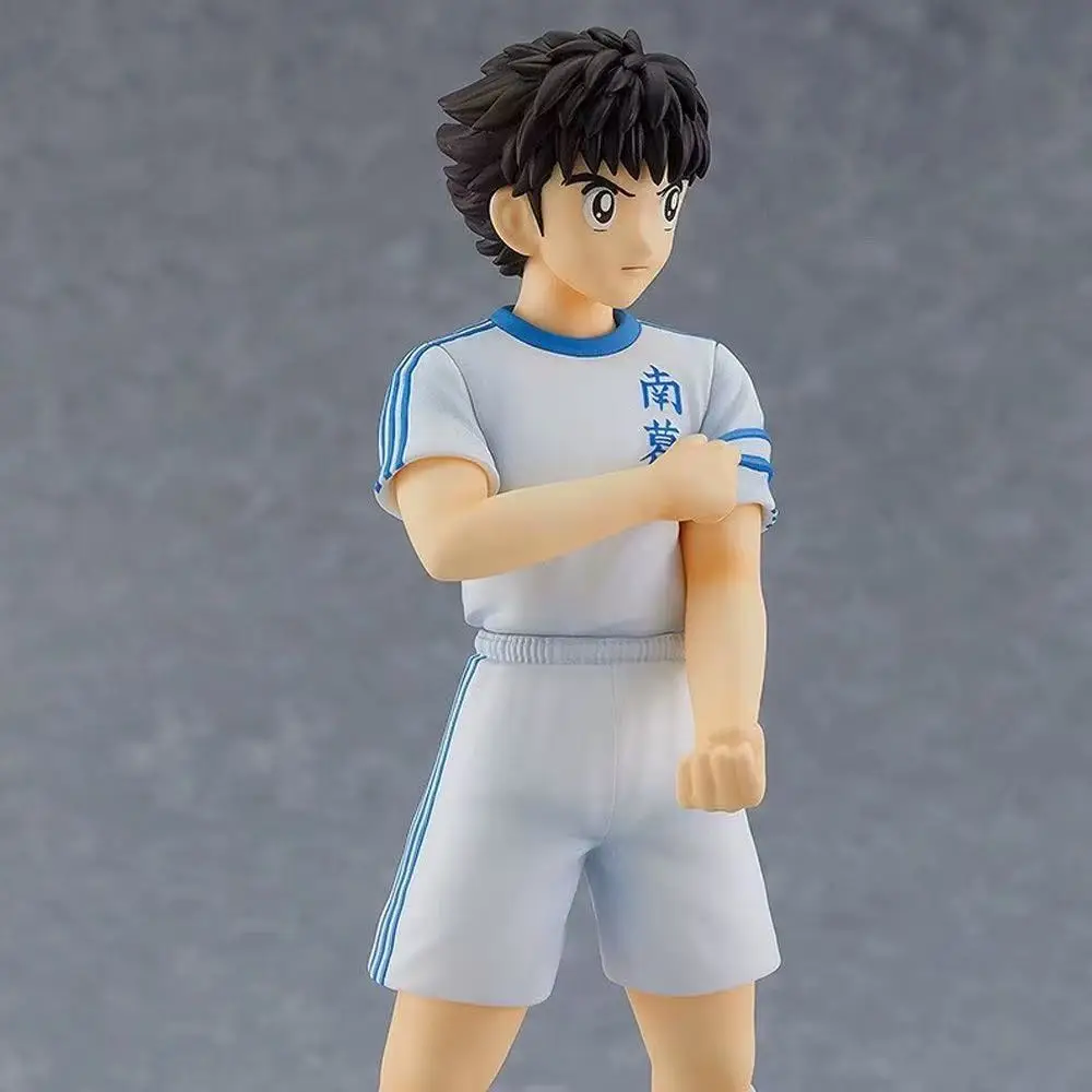 Figura de jugador de fútbol Oozora Tsubasa de 18CM, Anime de sangre caliente, Coll, bonito modelo de escritorio, juguete para regalo, adornos de colección de PVC
