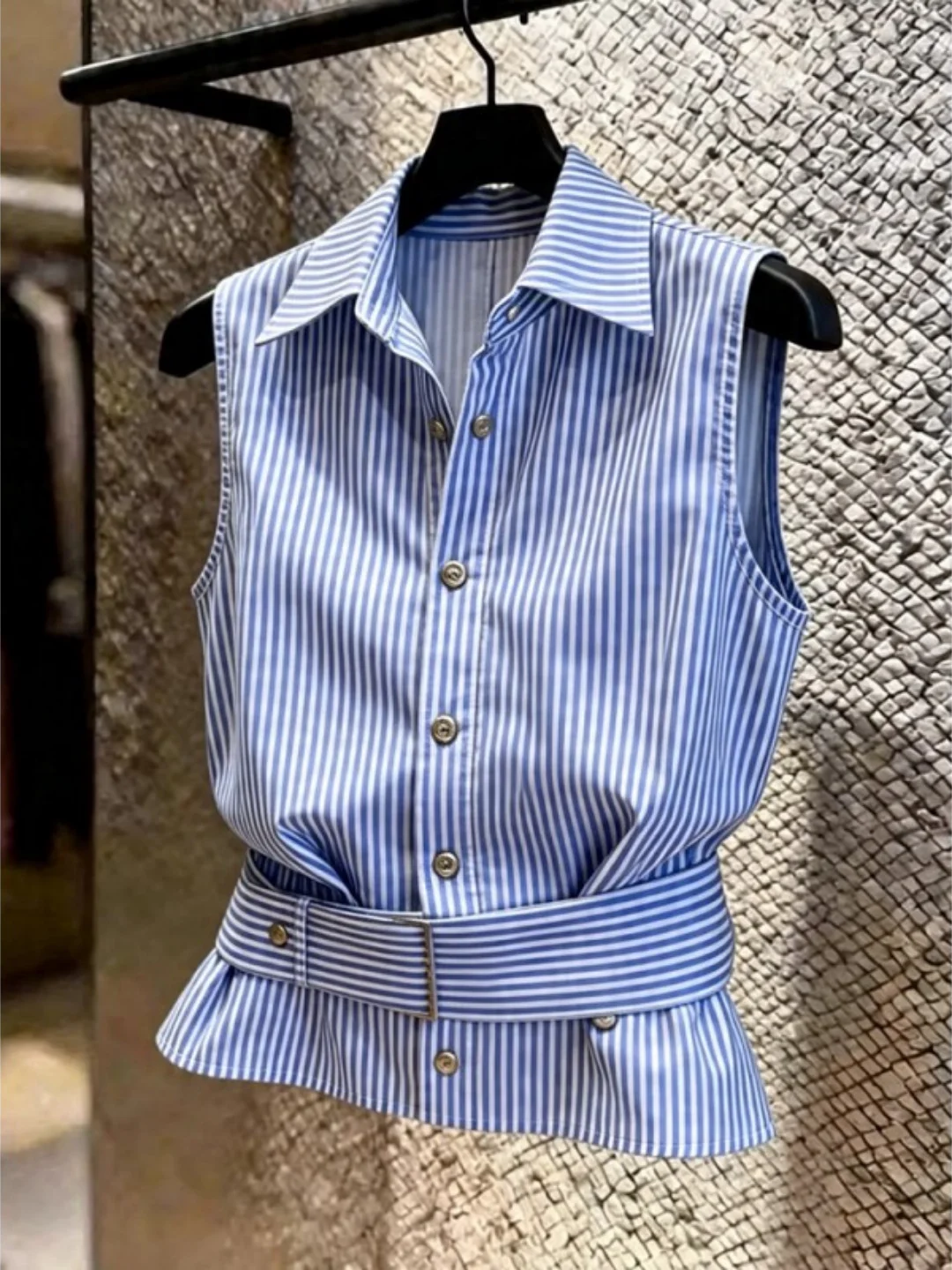 Design Stripe Collarless Sleeveless Vest Women's New 2026 Summer Beautiful Unique Anti-aging Breathable Short Length Top