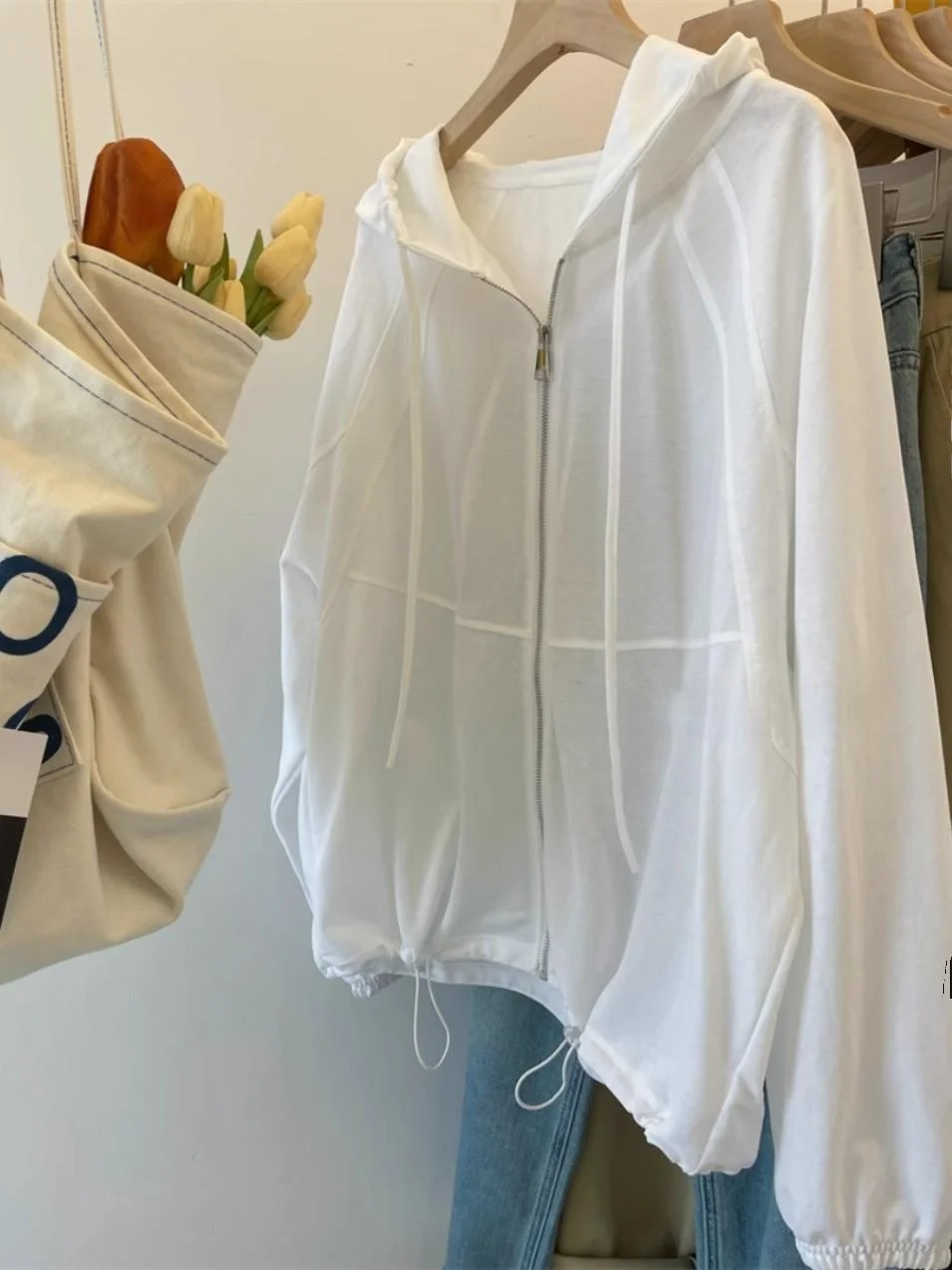 プラスサイズの夏の女性のロングスベフード付き軽量日焼け防止服、ぽっちゃりMMのための薄いカーディガンアウターウェア