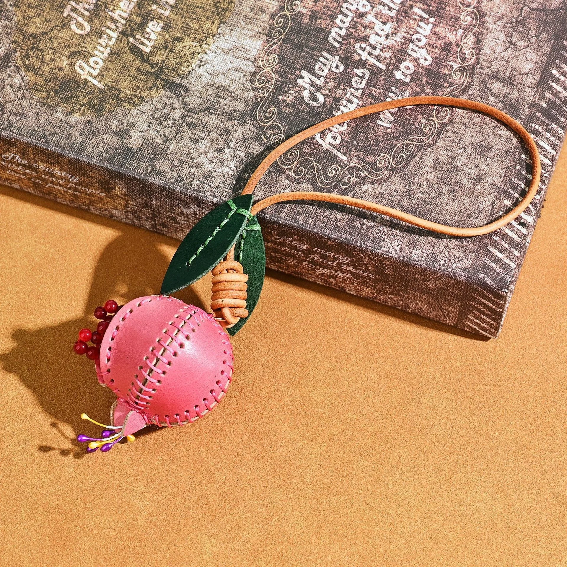 high-end-hand-stitched-vegetable-tanned-leather-pendant-pomegranate-full-grain-cowhide-car-bag-accessory
