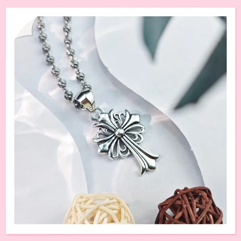 Colgante de cruz Luo Xin para hombre y mujer, cadena de suéter a la moda, colgante versátil estilo hip hop, joyería.
