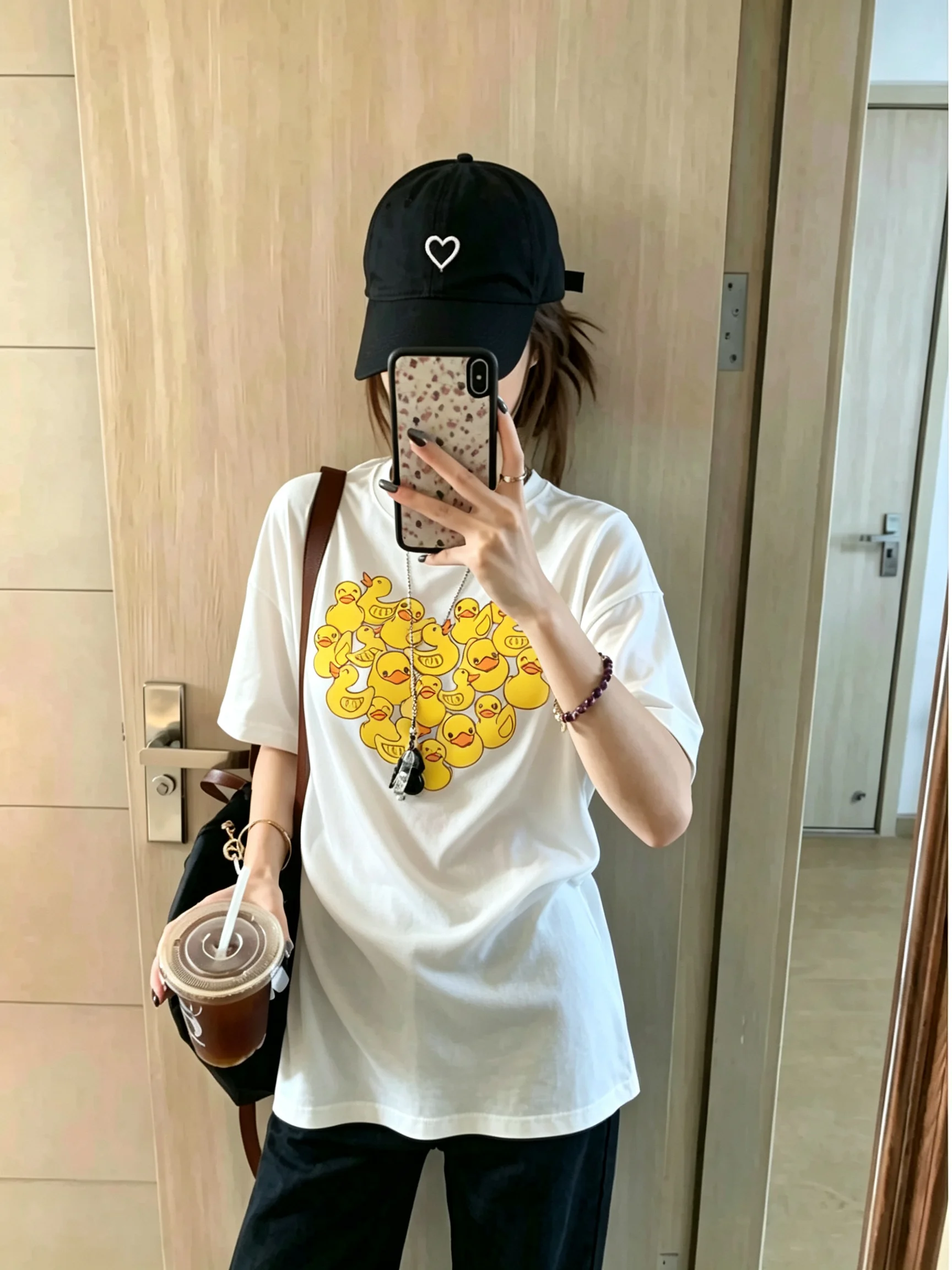 Women Cute Rubber Duck Heart Graphic T‑Shirt Lovely Duck Cluster Heart Shape Print Short Sleeve Tee Y2K Casual Daily Streetwear