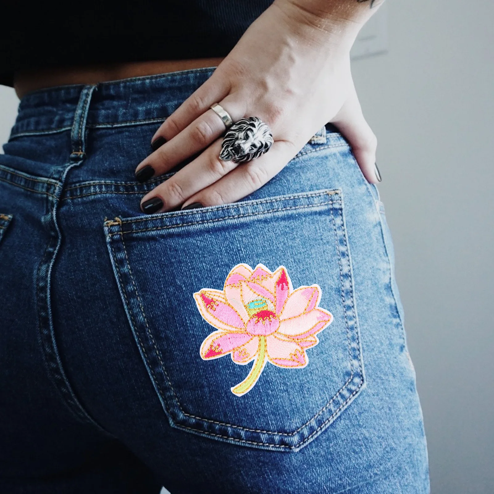 

10Pcs Lotus Flower Embroidered Patches Iron on Sewing Appliques for Clothes DIY Decoration Floral Textile Accessories