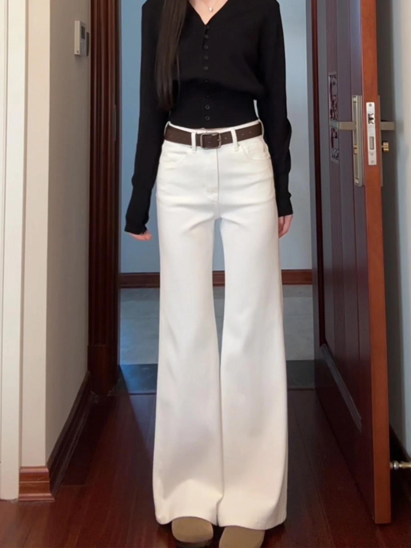 

High Waist Bell Bottom White Jeans Women's Spring 2026 Slimming Wide Leg Floor Length Pants American Style Washed Denim