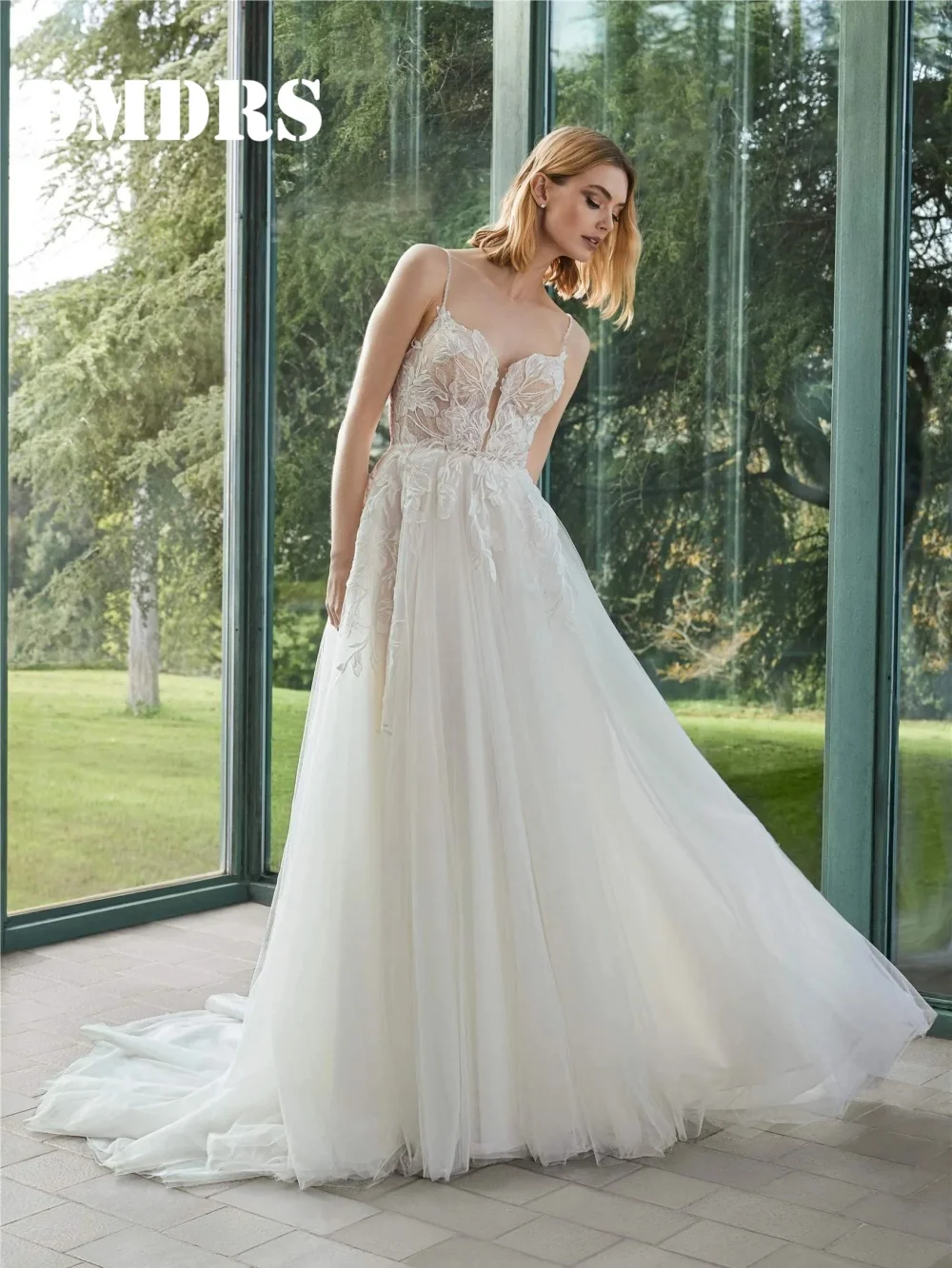 

Sexy Spaghetti-Strap Wedding Dress Stylish Appliqué Lace Bridal Gowns Romantic Sleeveless Floor-Length Wedding Gowns Vestidos De